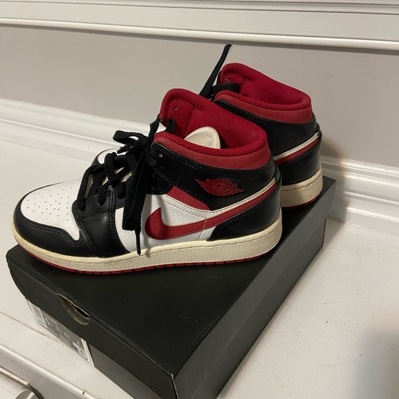 Nike Air Jordan 1 Mid GS Size 5Y - Picture 6 of 11